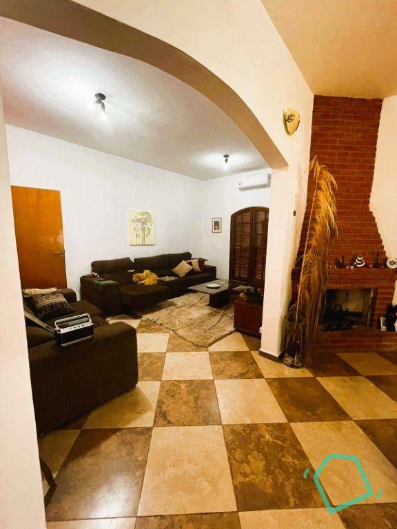 Casa de Condomínio para alugar com 3 quartos, 325m² - Foto 10