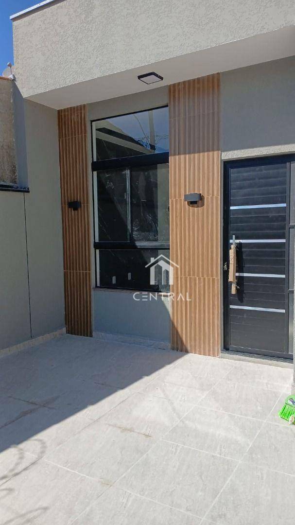 Casa à venda com 2 quartos, 70m² - Foto 1
