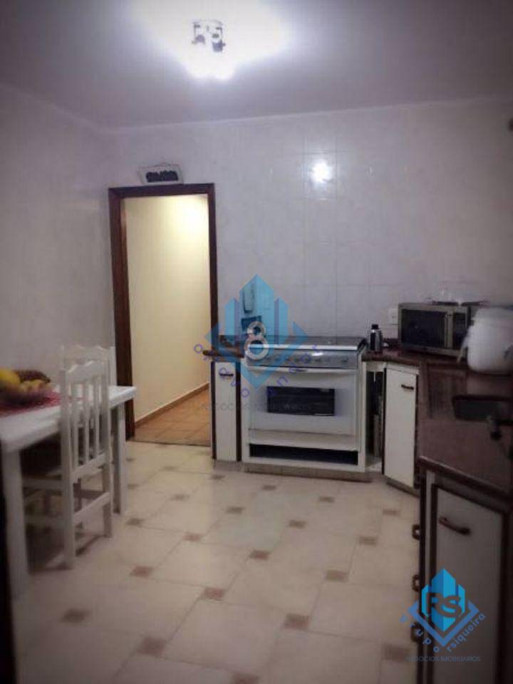 Sobrado à venda com 3 quartos, 200m² - Foto 2