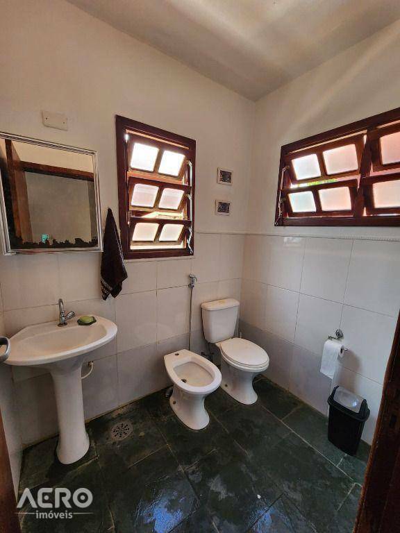 Casa à venda com 4 quartos, 150m² - Foto 14