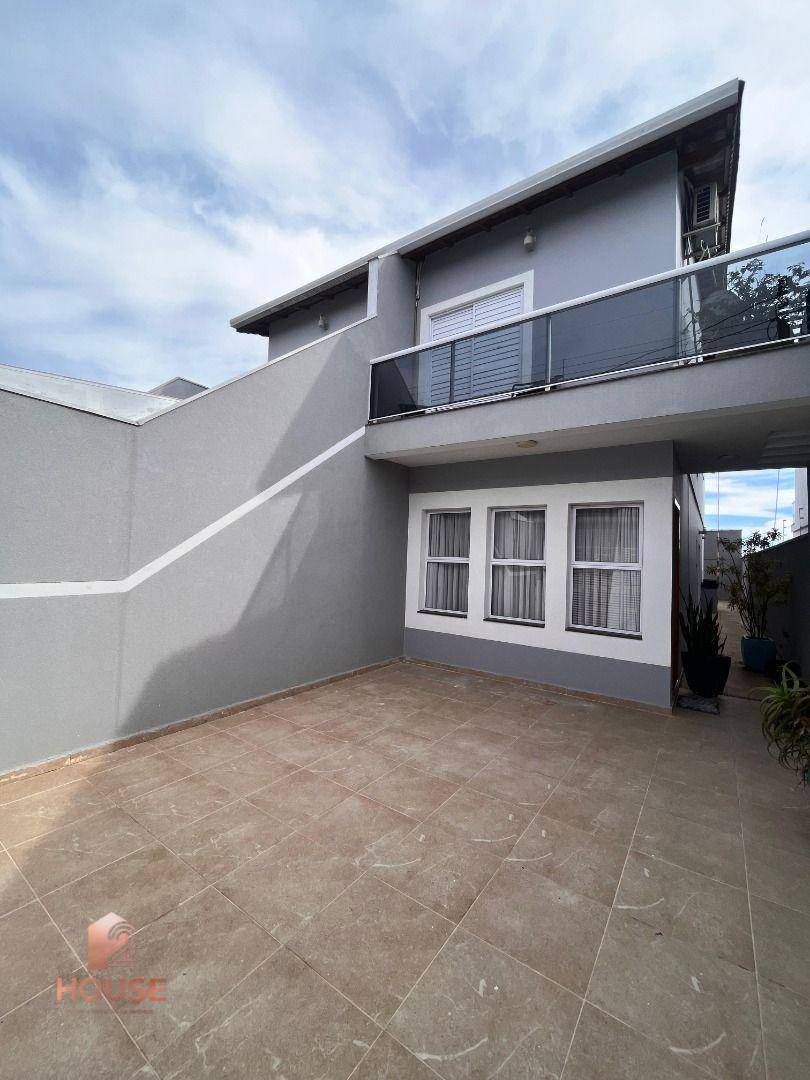 Casa à venda e aluguel com 3 quartos, 112m² - Foto 1