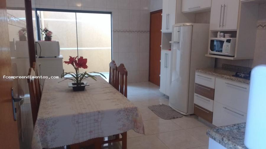 Casa à venda com 4 quartos, 300m² - Foto 13