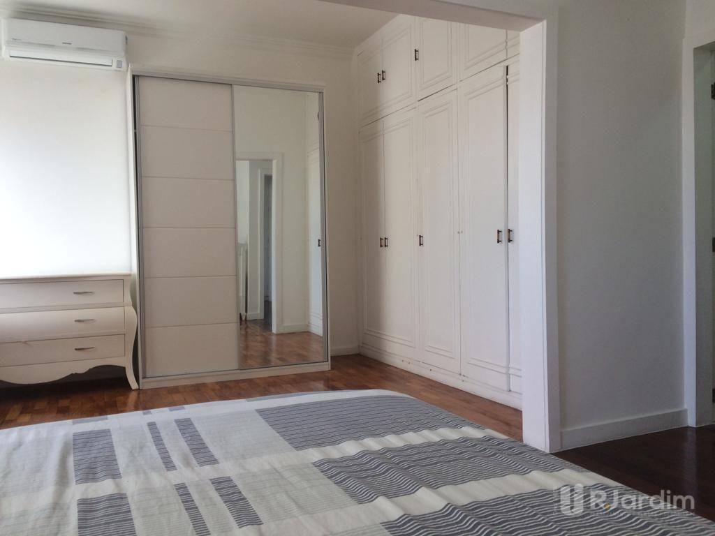 Apartamento para alugar com 3 quartos, 150m² - Foto 12