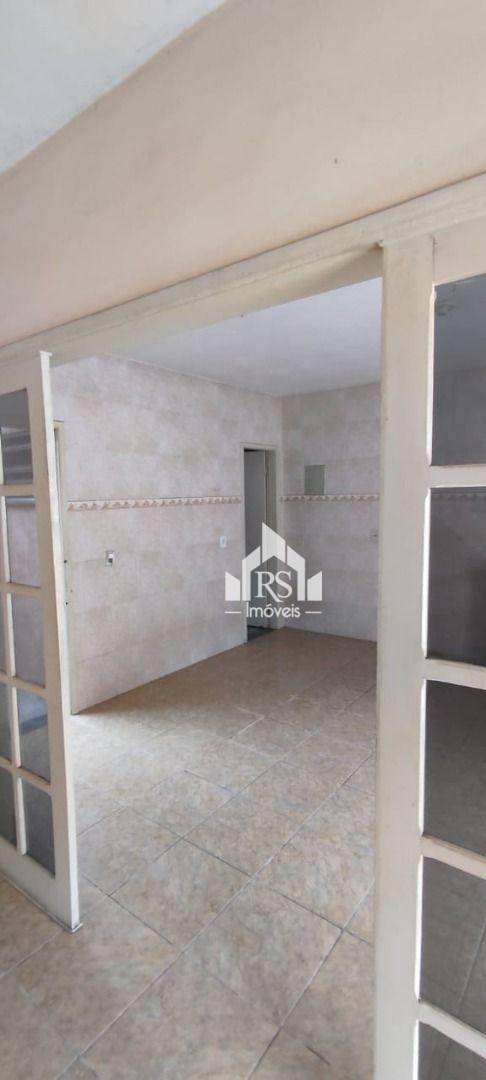 Casa à venda com 3 quartos, 241m² - Foto 3