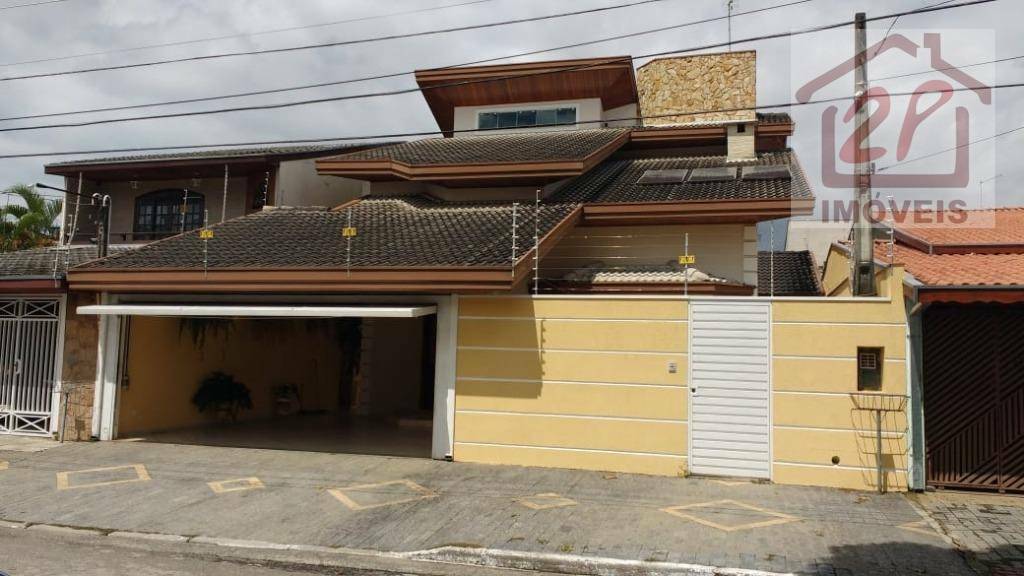 Sobrado à venda com 4 quartos, 215m² - Foto 1