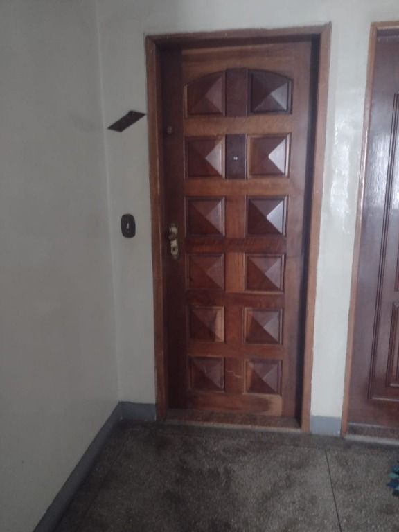 Apartamento à venda com 2 quartos, 65m² - Foto 2