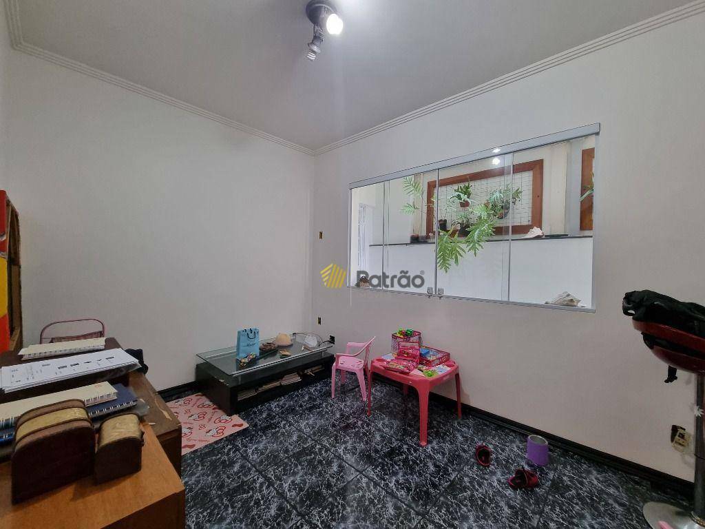 Sobrado à venda com 3 quartos, 307m² - Foto 5