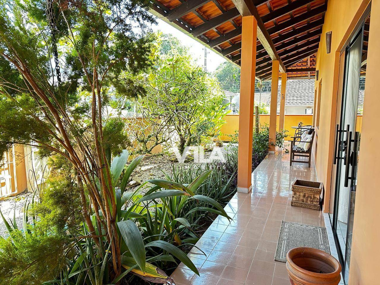 Casa à venda com 3 quartos, 229m² - Foto 4