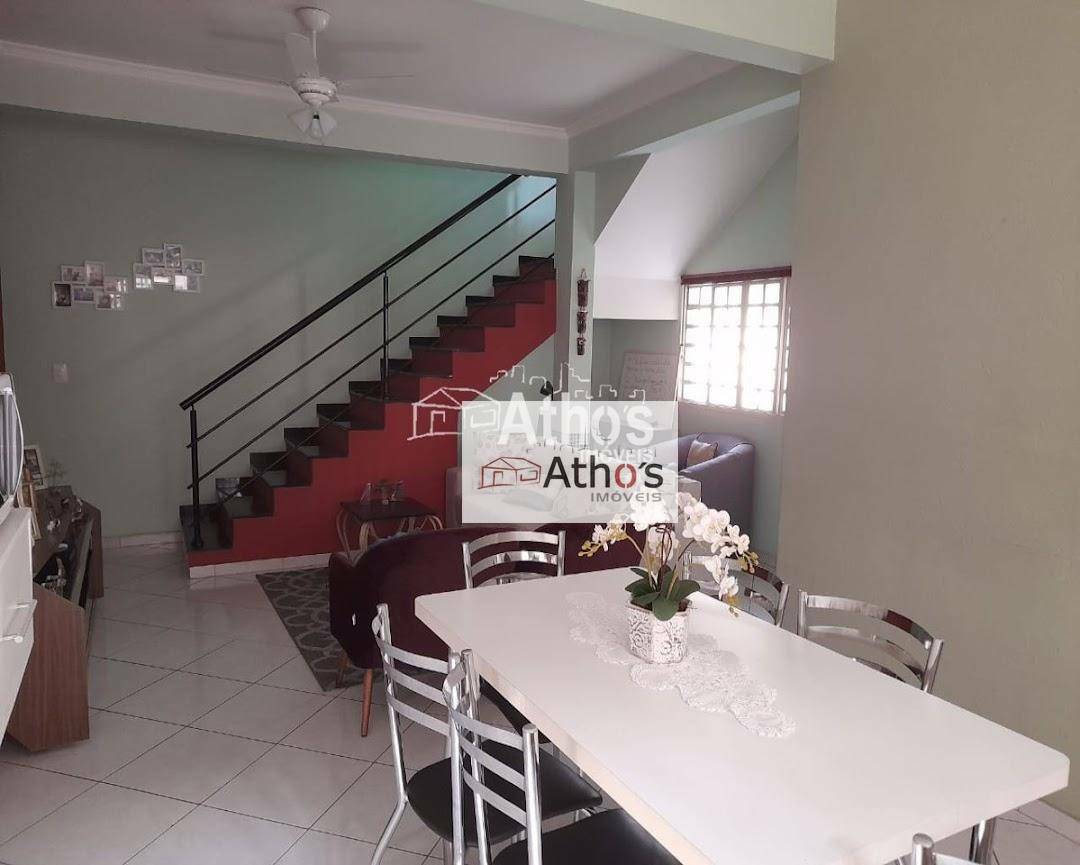 Sobrado à venda com 4 quartos, 180m² - Foto 1