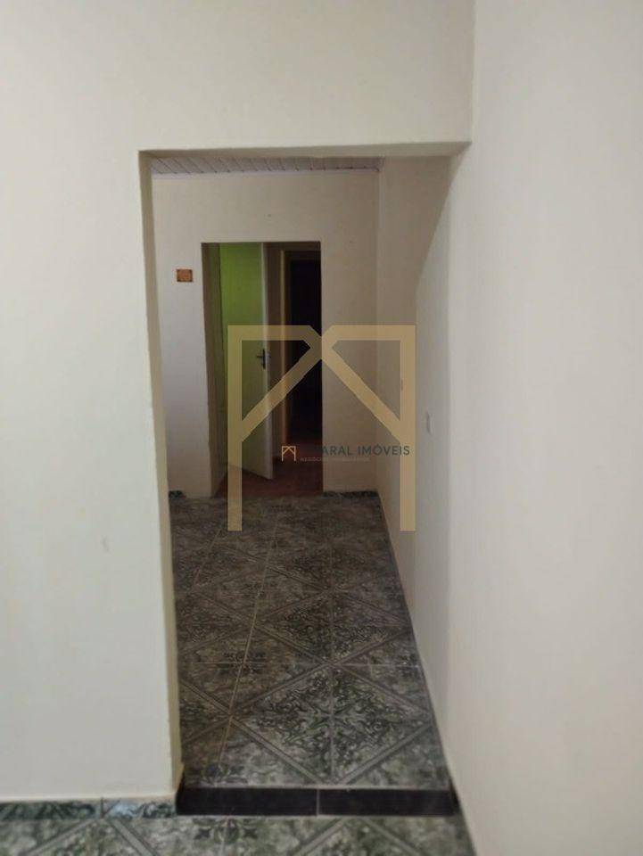 Casa à venda com 2 quartos, 162m² - Foto 2