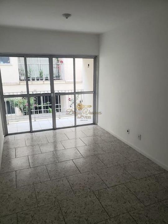 Apartamento à venda com 2 quartos, 67m² - Foto 2