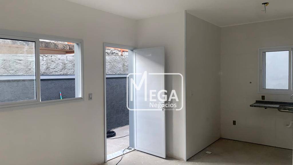 Casa à venda com 2 quartos, 57m² - Foto 1