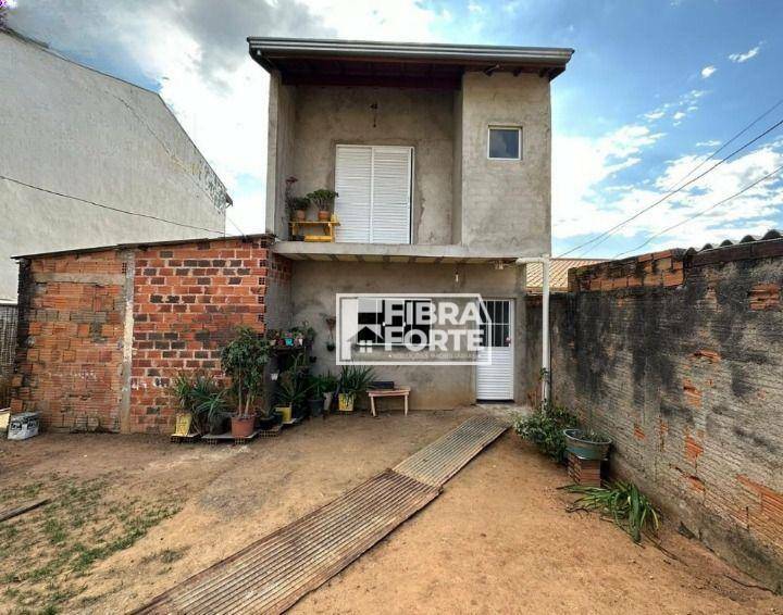 Casa à venda com 3 quartos, 125m² - Foto 1