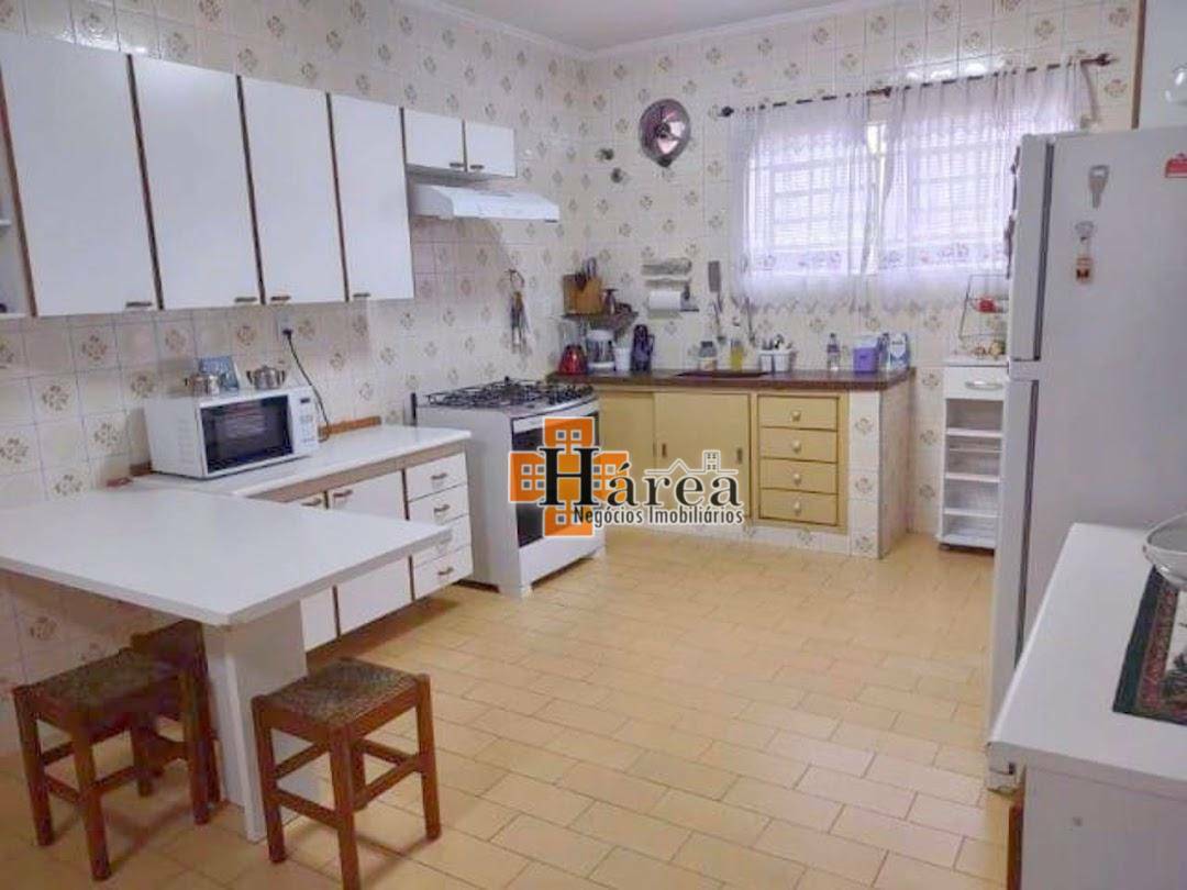 Casa à venda com 3 quartos, 200m² - Foto 11