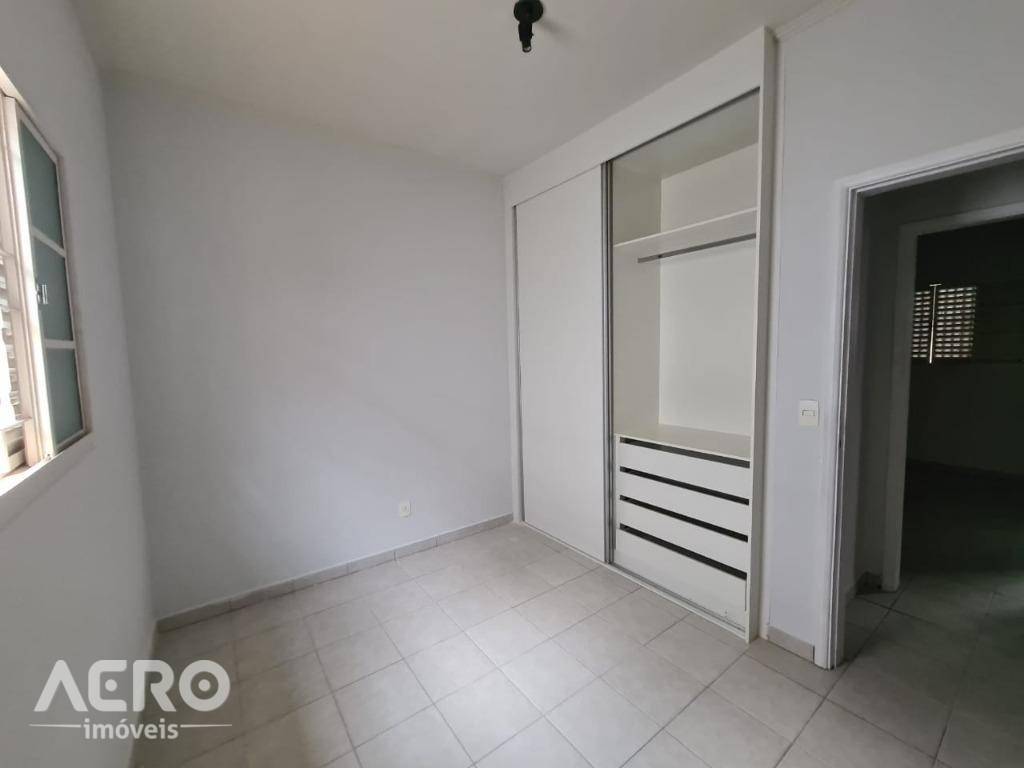 Casa à venda com 4 quartos, 200m² - Foto 19