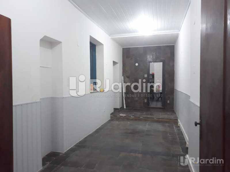 Casa para alugar com 4 quartos, 400m² - Foto 18