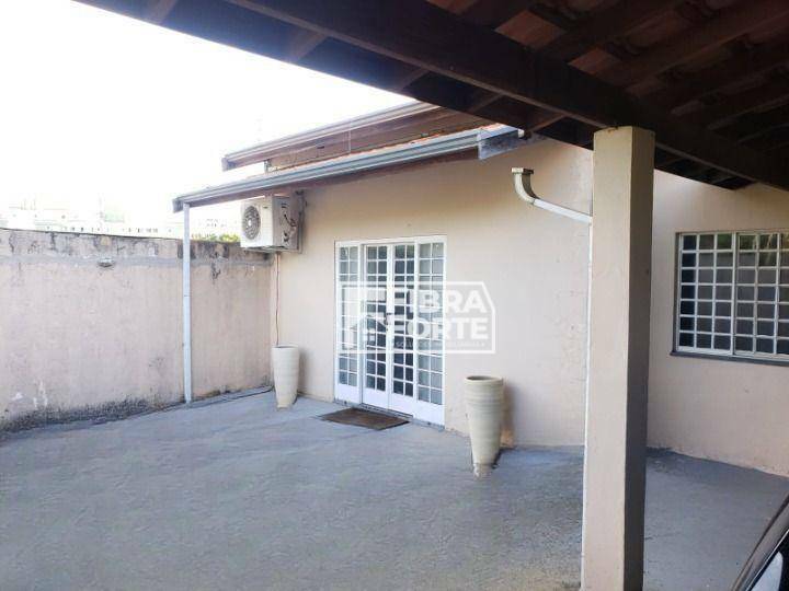 Casa à venda com 2 quartos, 76m² - Foto 4