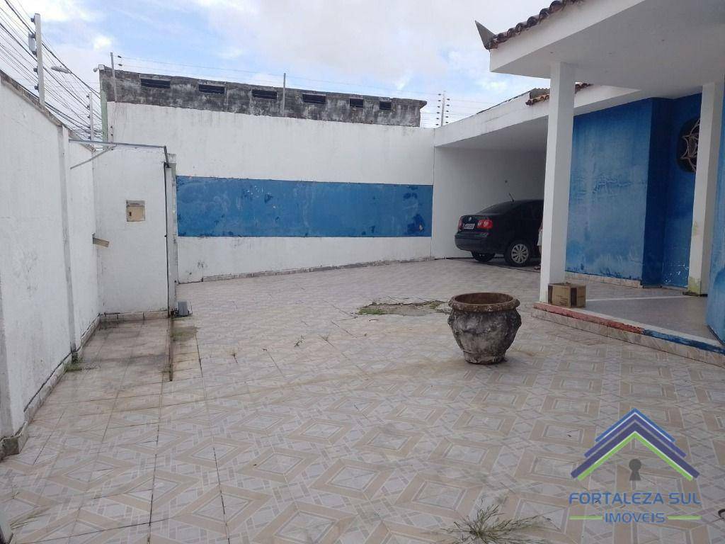 Casa à venda com 3 quartos, 260m² - Foto 2