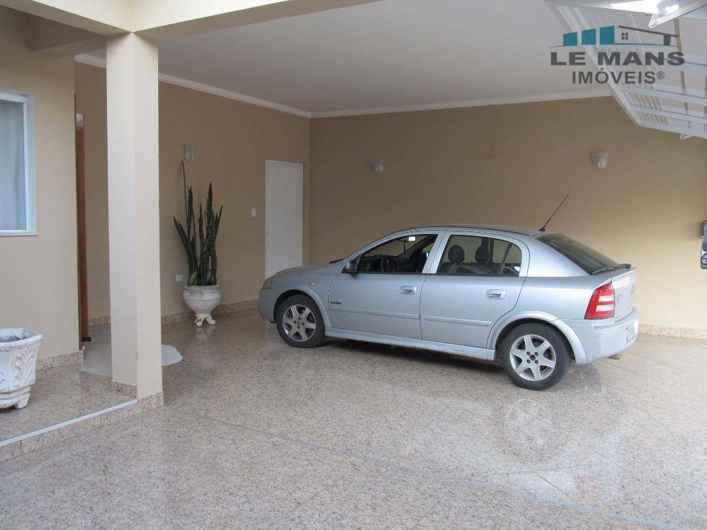 Casa à venda com 4 quartos, 250m² - Foto 2