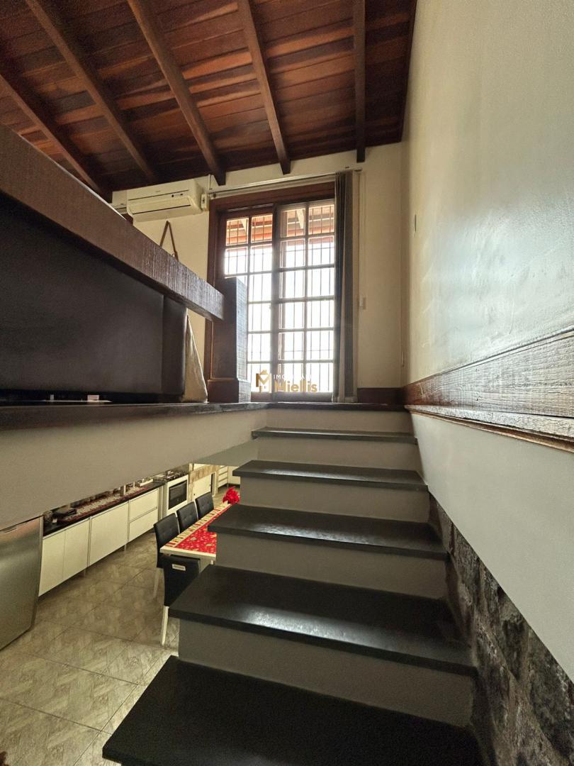 Casa à venda com 3 quartos, 338m² - Foto 14