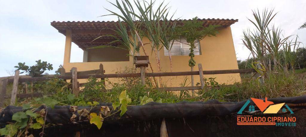 Casa à venda com 2 quartos, 54m² - Foto 1