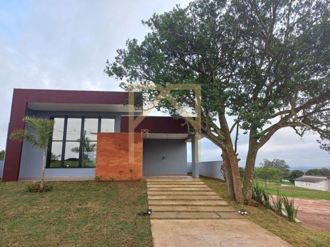 Casa à venda com 4 quartos, 195m² - Foto 1