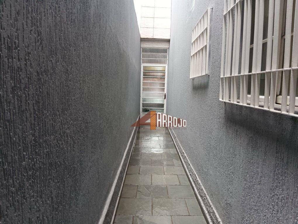 Sobrado à venda com 3 quartos, 200m² - Foto 23