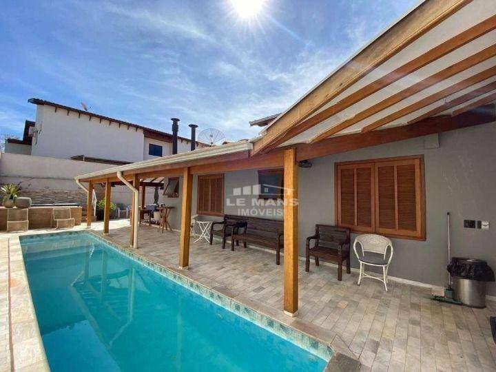 Casa de Condomínio à venda com 4 quartos, 340m² - Foto 2