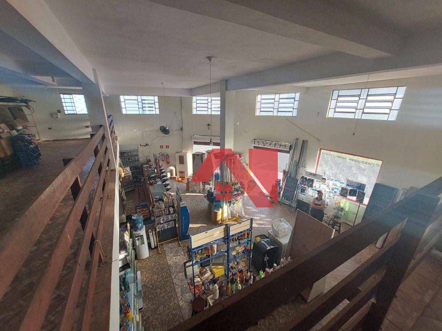 Sobrado à venda com 3 quartos, 400m² - Foto 1