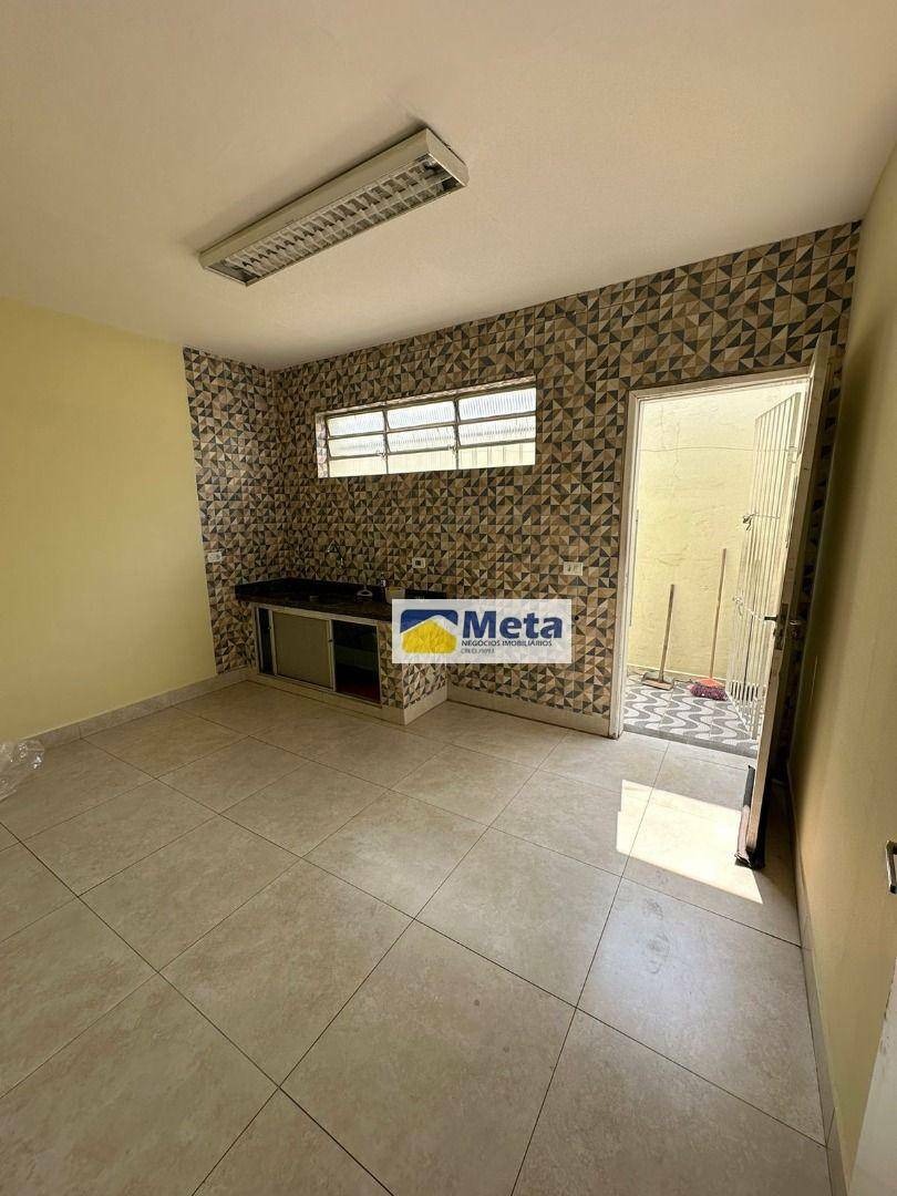 Casa para alugar com 2 quartos, 180m² - Foto 3