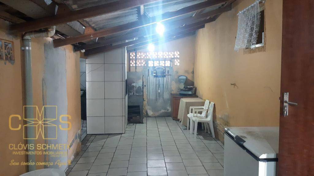 Casa à venda com 4 quartos, 200m² - Foto 13