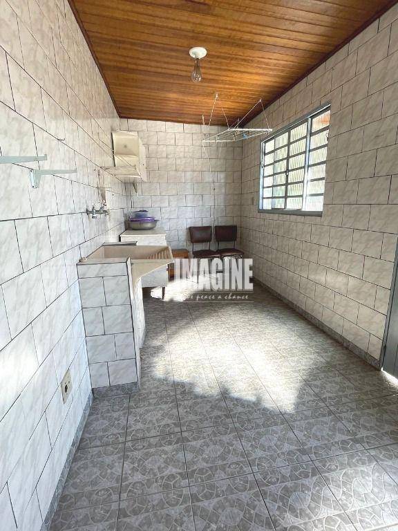 Casa para alugar com 2 quartos, 120m² - Foto 17