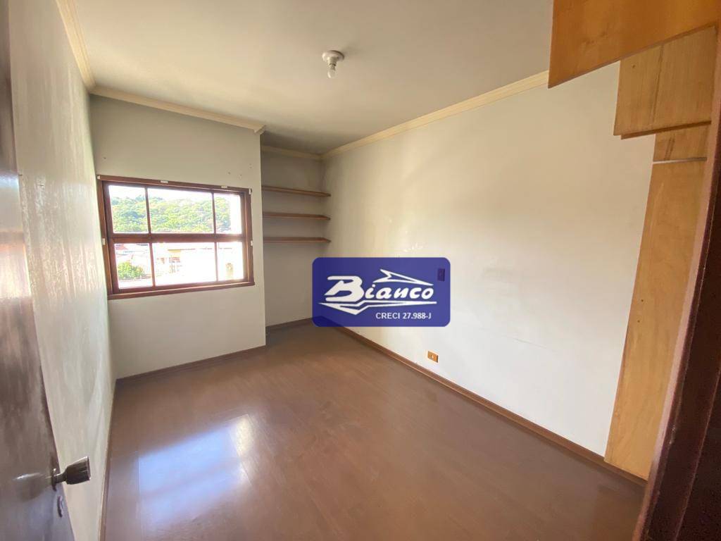 Casa para alugar com 4 quartos, 280m² - Foto 14