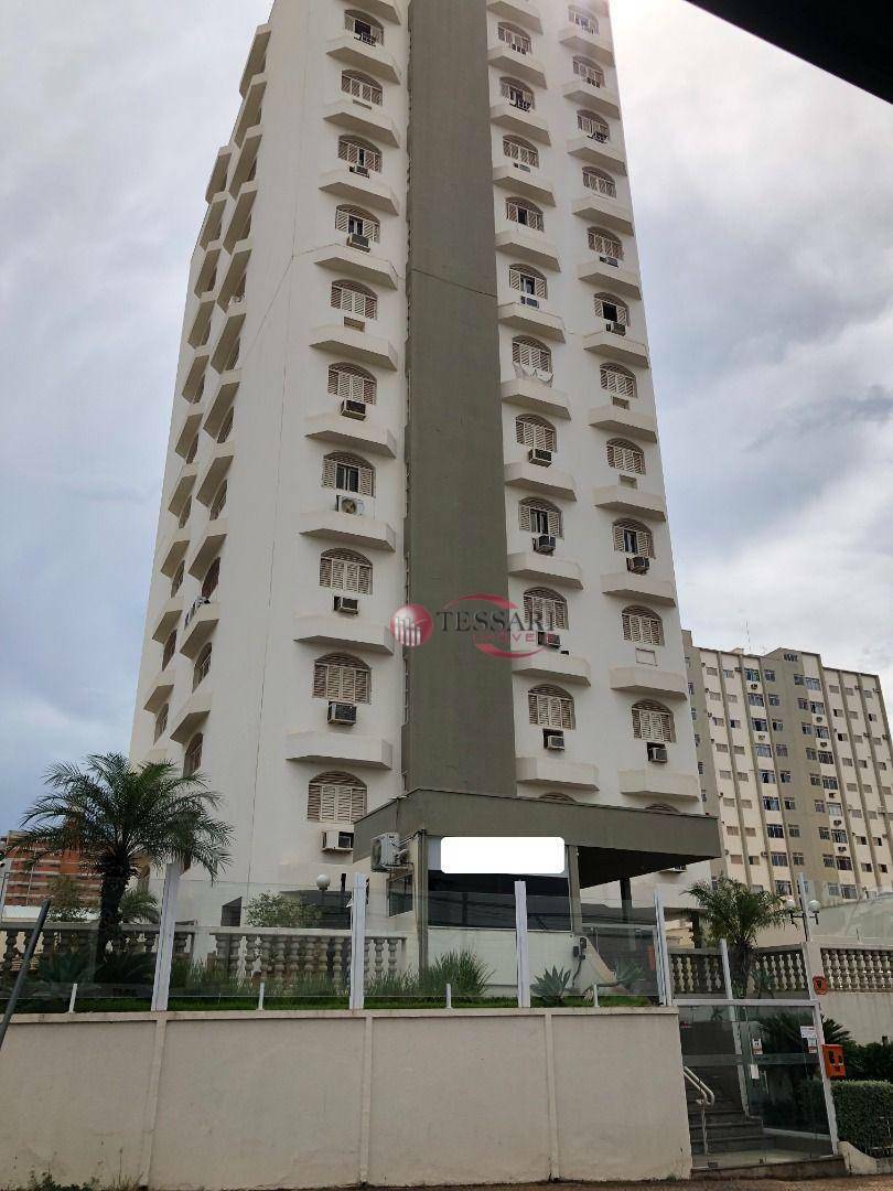 Apartamento à venda com 3 quartos, 140m² - Foto 1