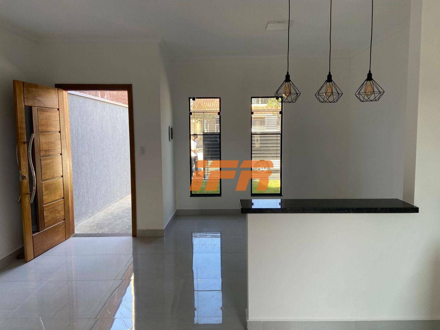 Casa à venda com 2 quartos, 68m² - Foto 2