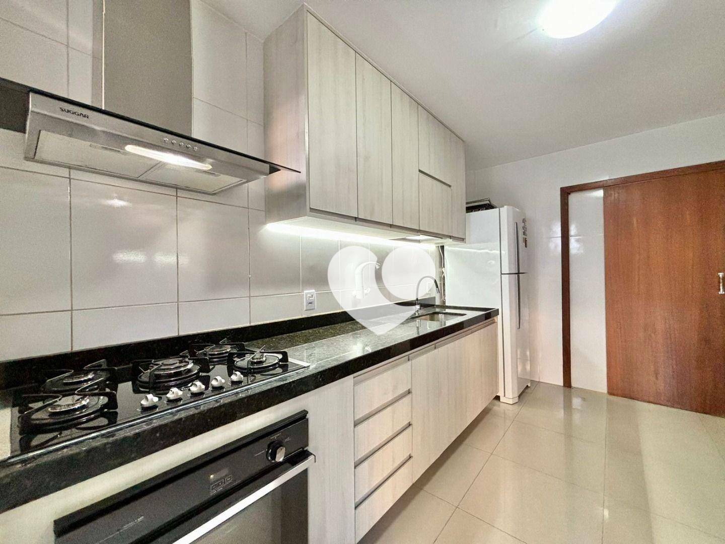 Casa à venda com 4 quartos, 180m² - Foto 4