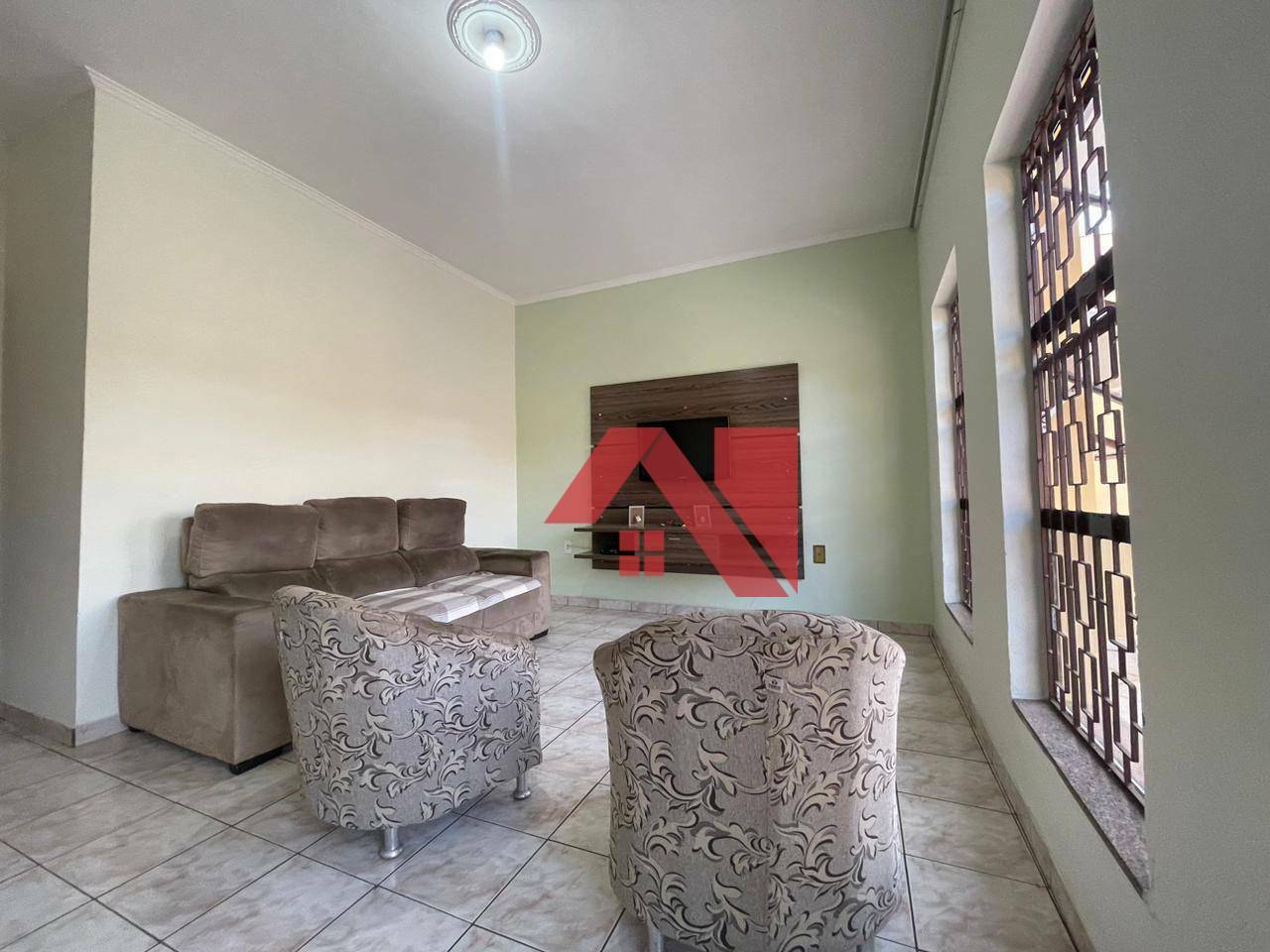 Casa à venda com 4 quartos, 200m² - Foto 2