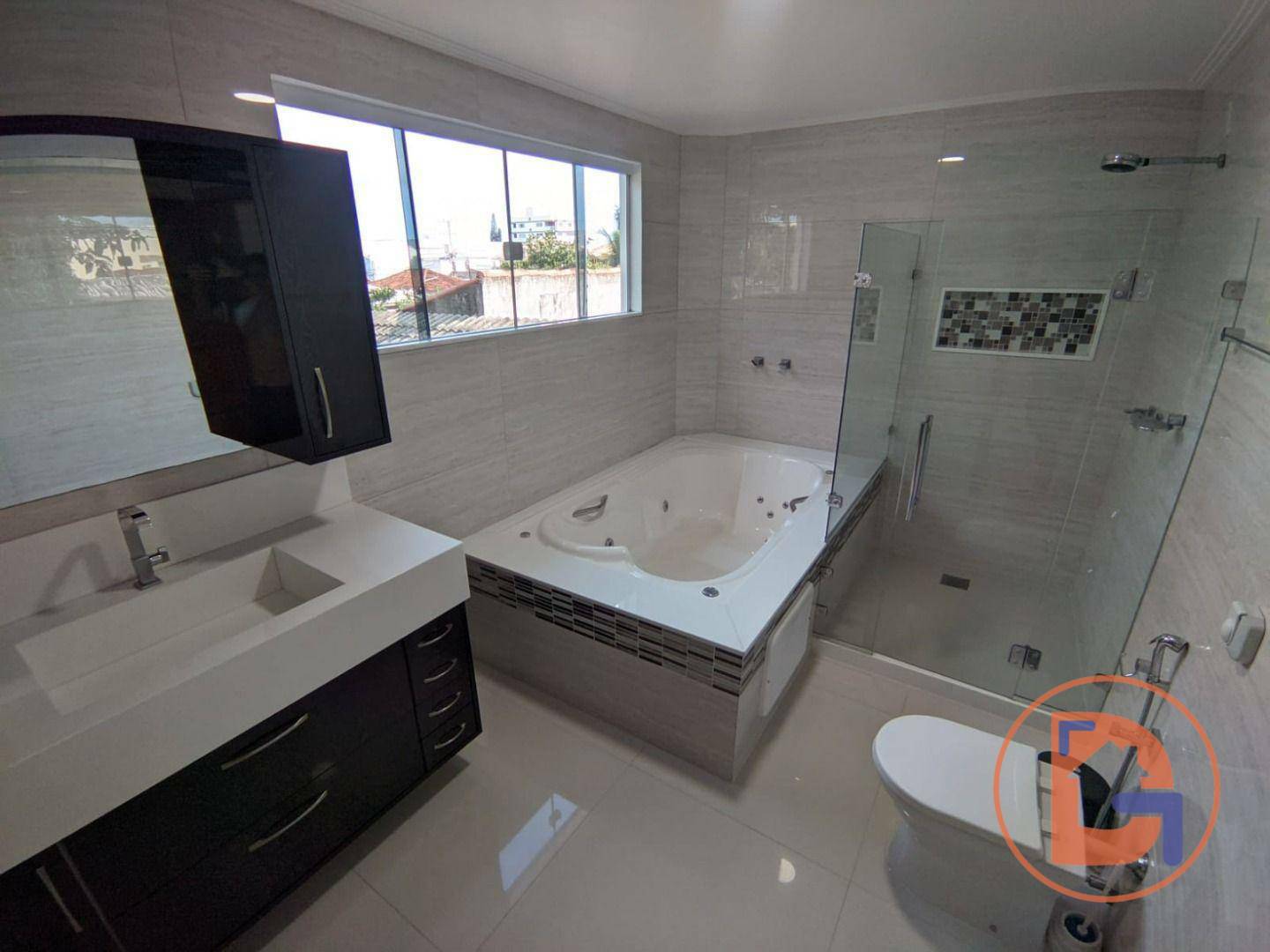 Casa à venda com 5 quartos, 240m² - Foto 35