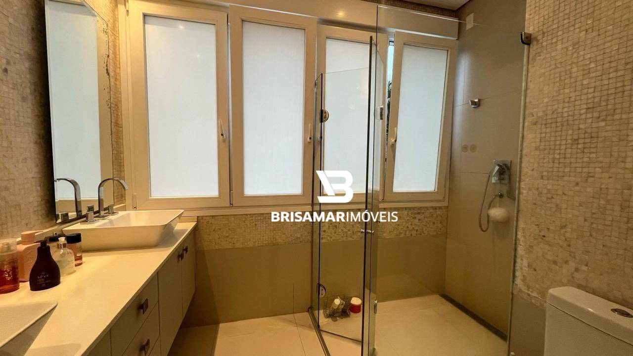 Casa à venda e aluguel com 4 quartos, 458m² - Foto 9