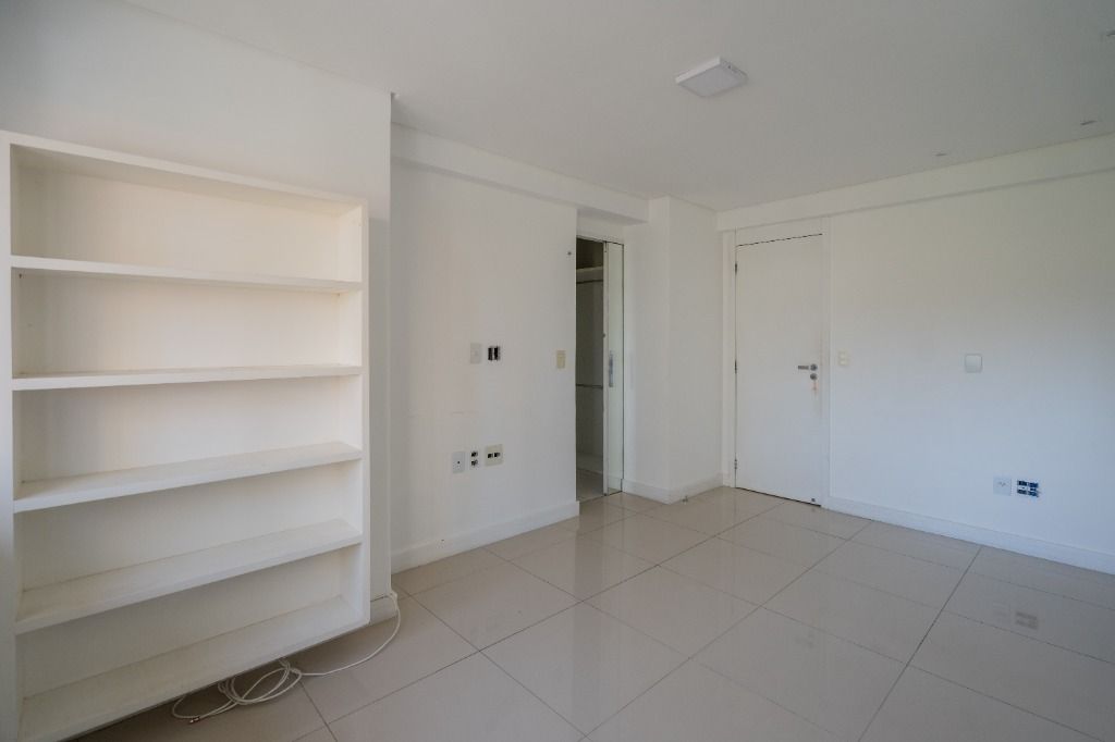 Apartamento à venda com 3 quartos, 210m² - Foto 29