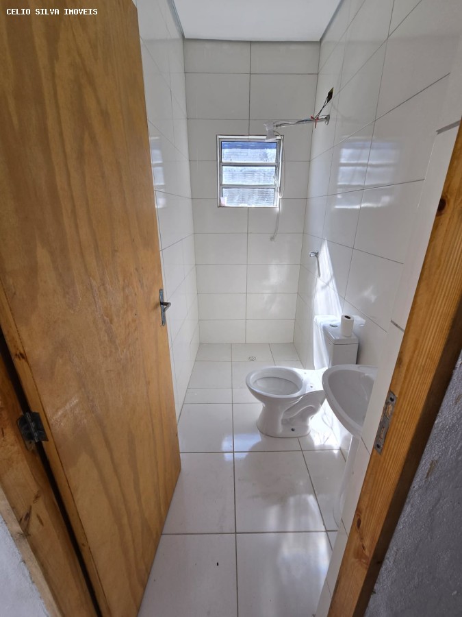 Casa à venda com 2 quartos, 70m² - Foto 5