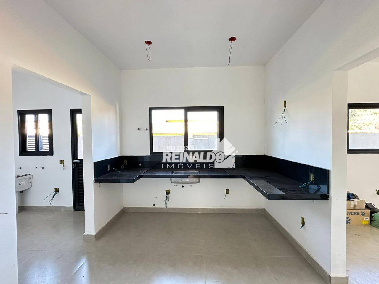 Casa de Condomínio à venda com 3 quartos, 230m² - Foto 3