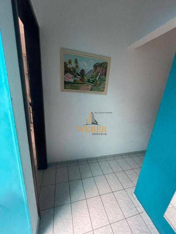 Casa à venda com 4 quartos, 300m² - Foto 18