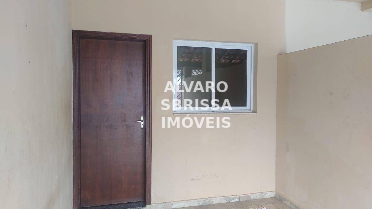 Casa à venda com 2 quartos, 120m² - Foto 2