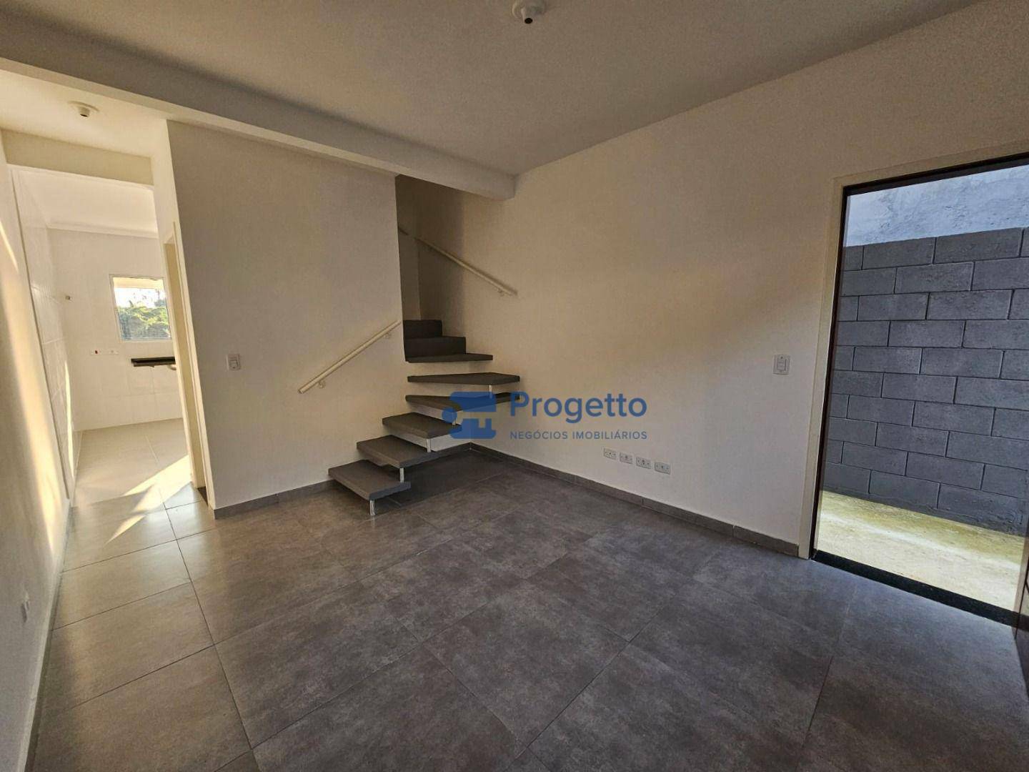 Casa à venda com 2 quartos, 67m² - Foto 4