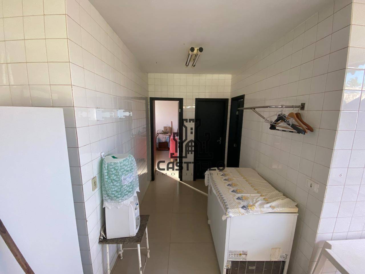 Casa à venda com 4 quartos, 600m² - Foto 7