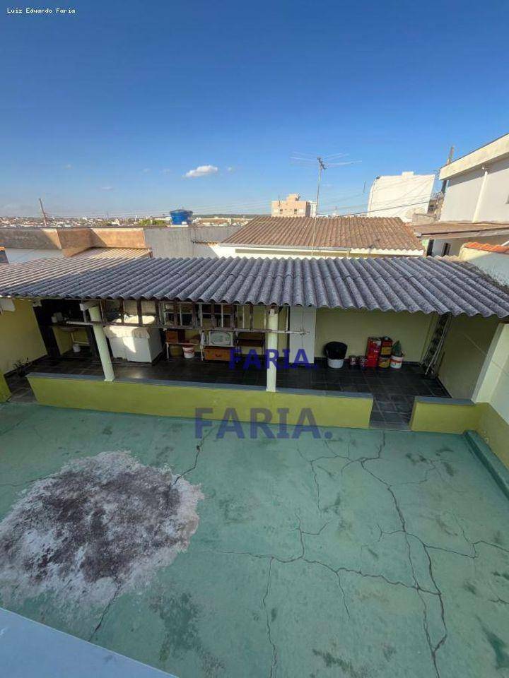 Casa à venda com 4 quartos, 230m² - Foto 13