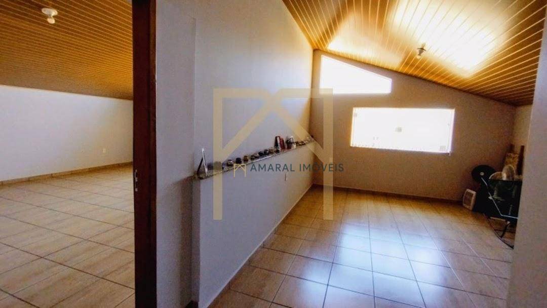 Casa à venda com 3 quartos, 308m² - Foto 16