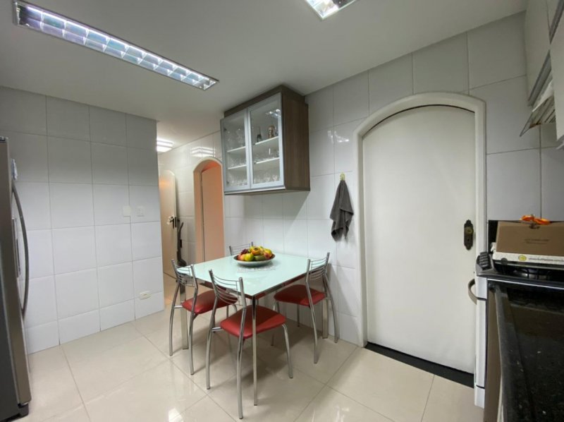 Casa à venda com 3 quartos, 250m² - Foto 9