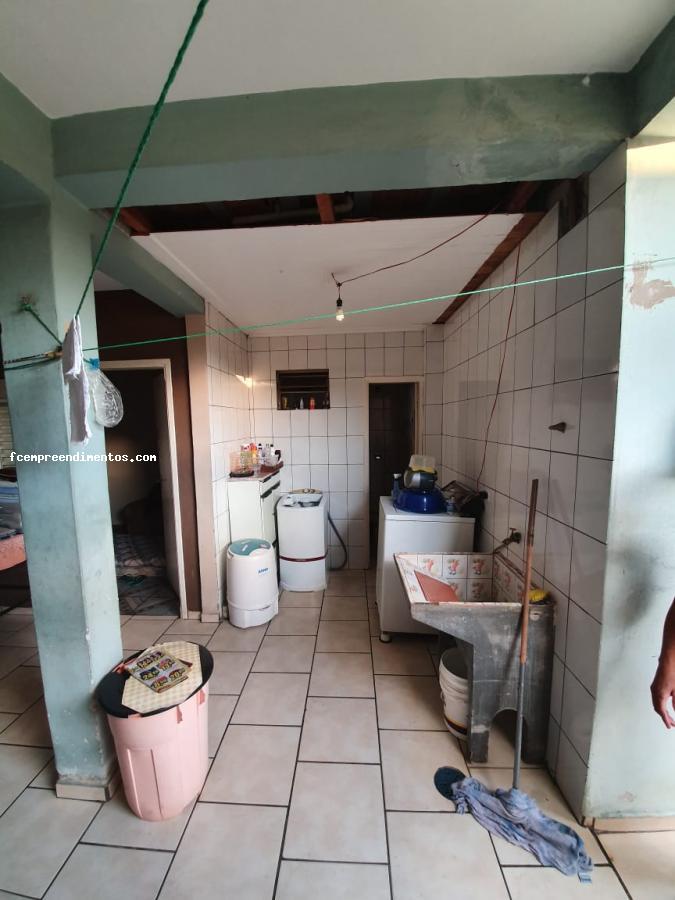 Casa à venda com 2 quartos, 234m² - Foto 2